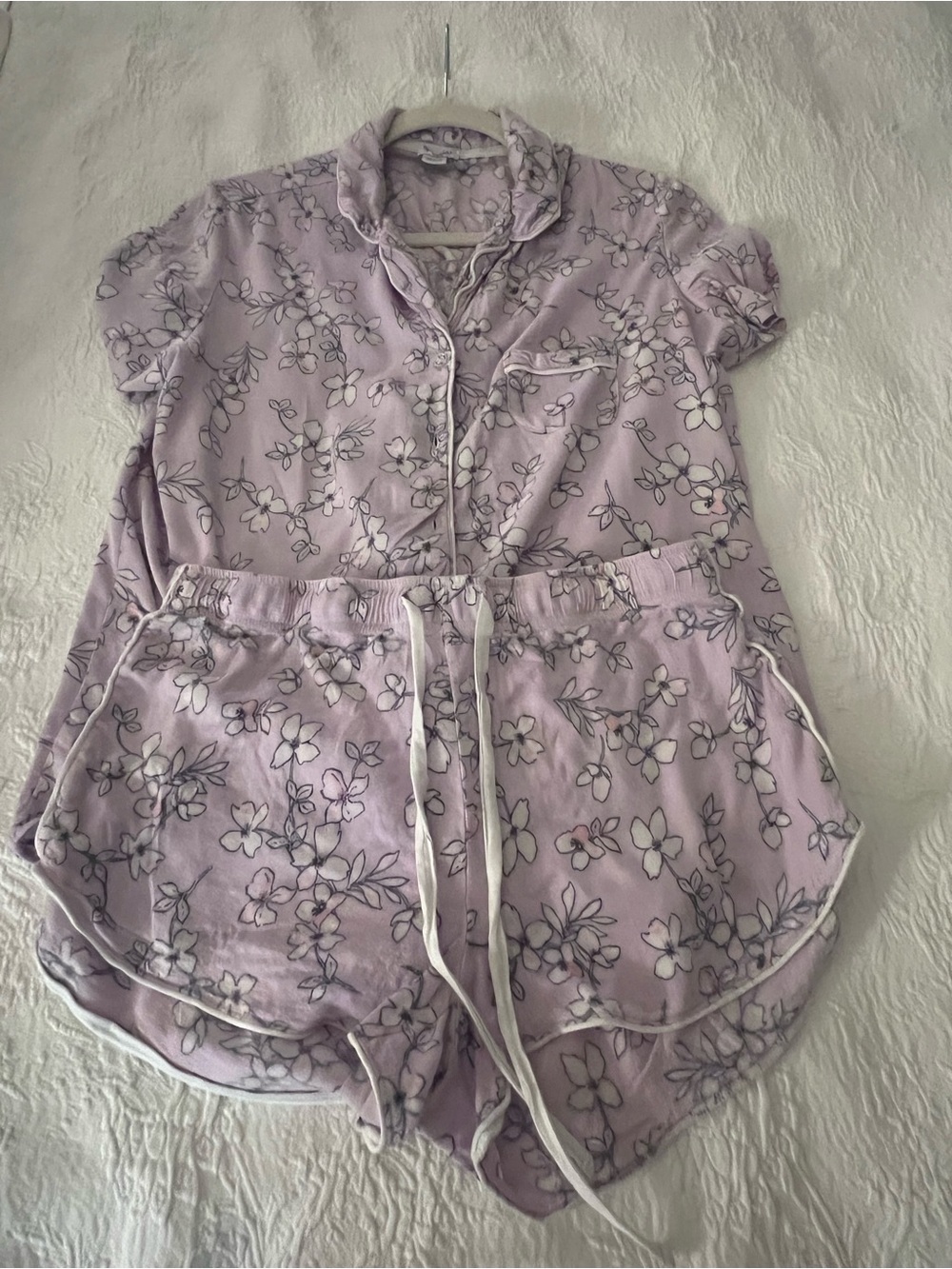 Splendid women’s medium Lavender Floral Pajama Set
